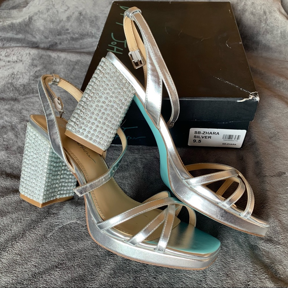 Betsey Johnson Womens Zhara Sandals  9.5M